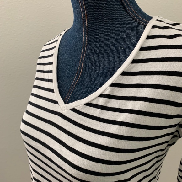 Old Navy Relaxed top - Picture 2 of 3